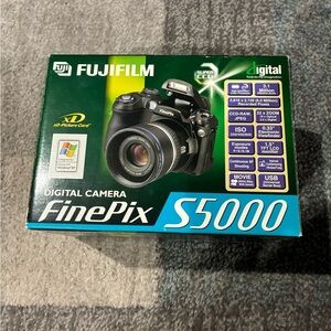 Fujifilm FinePix S5000 Digital Camera - Black untested